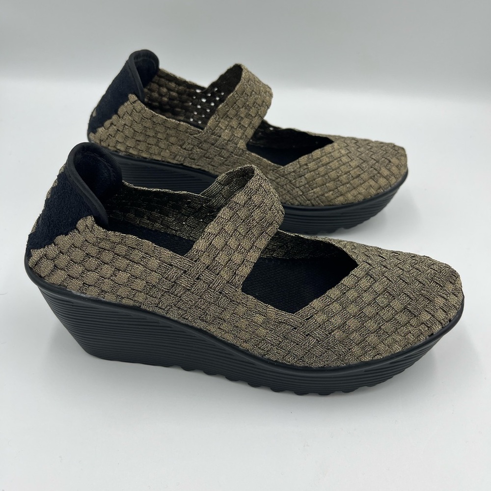 The White Mt Women's Woven Platform Shoes - Black and Champagne 6.5M